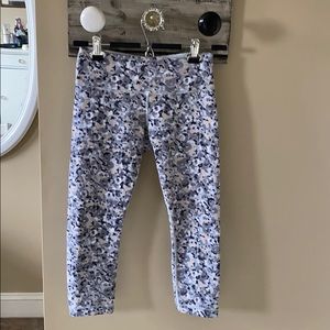 Lululemon wonder under crops. “Snow” camo